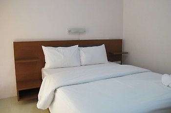 Hotel Somjai House Si Racha Zewnętrze zdjęcie