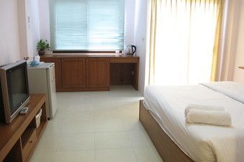 Hotel Somjai House Si Racha Zewnętrze zdjęcie